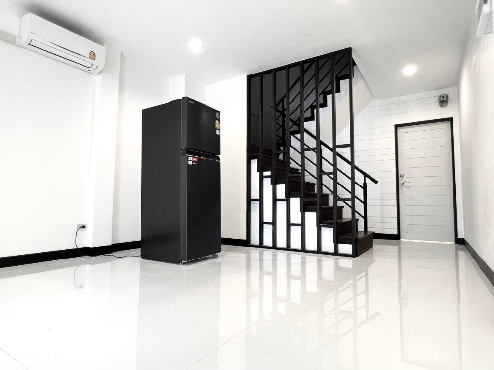 🟢 Commercial building / home office for rent, 3 floors, 52 sq m, usable area 208 sq m, location Sukhumvit 95, near BTS, walk only 500 meters, 3 floors, 5 multi-purpose rooms, 5 bathrooms, 1 kitchen. – รูปที่ 2