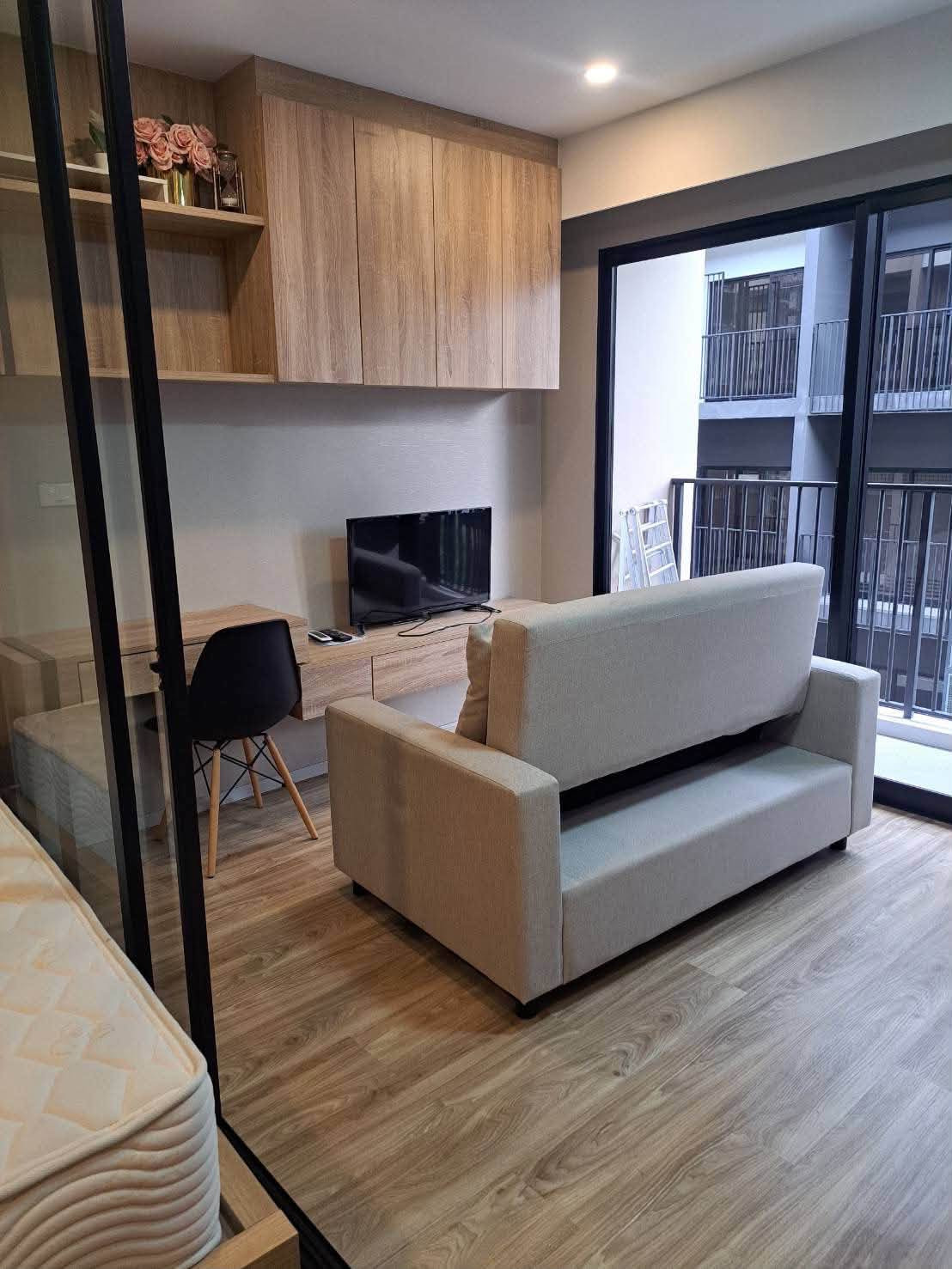 Blossom condo @ Sathorn-Charoenrat, room 30 sq m., fully furnished, available for rent. Blossom condo @ Sathorn-Charoenrat, room 30 sq m., fully furnished, available for rent.