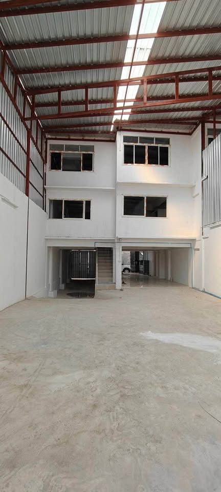 Warehouse for rent, storage space, commercial building, 4 floors, 2 units next to each other, good price, good location, Soi Thian Talay 15. Next to Bang Khun Thian Chai Thale Road, area 608 sq m., main road, trucks can easily enter and exit. – รูปที่ 2