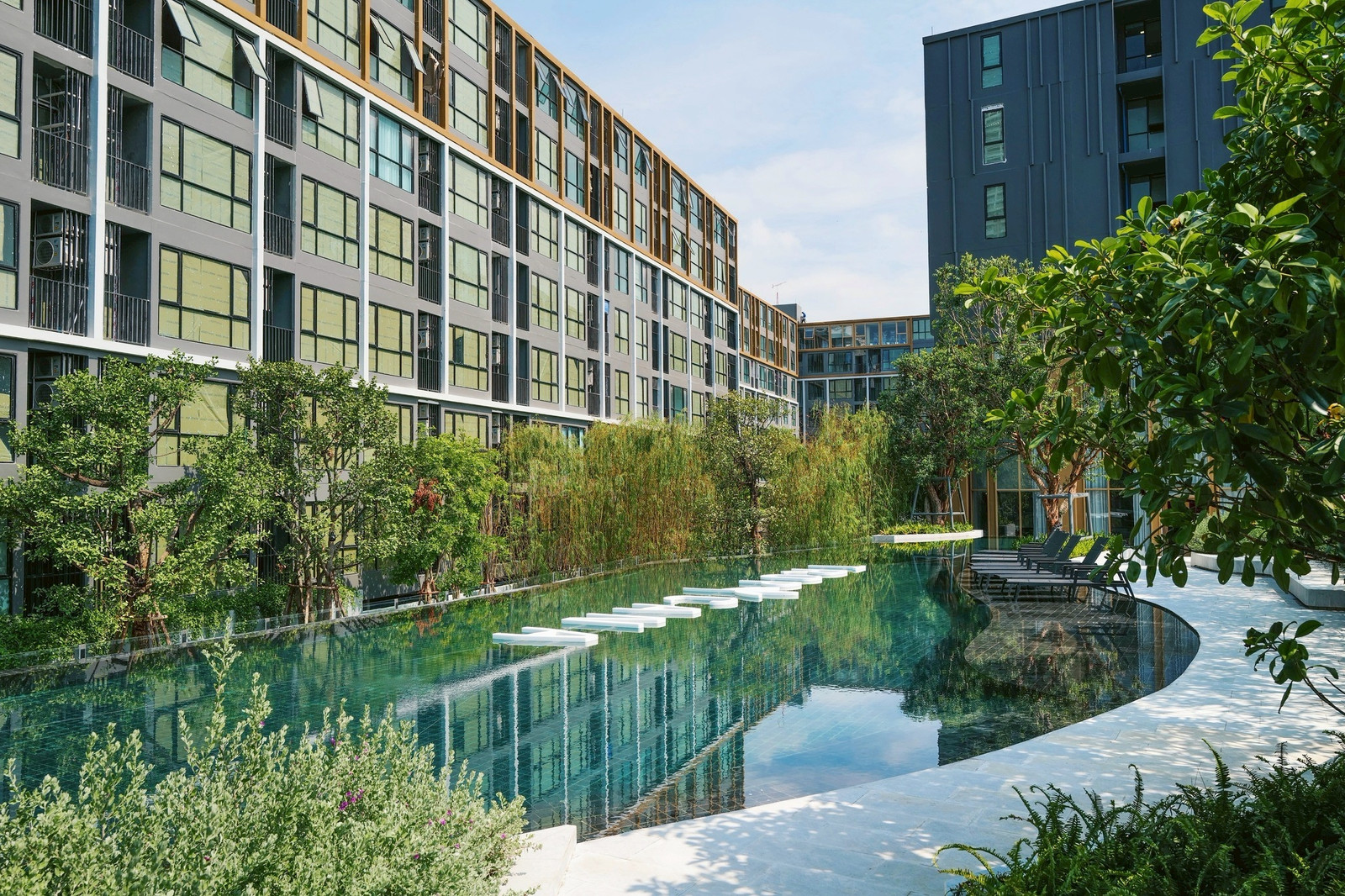 Condo for sale, Atmoz Tropicana Bangna, get an Exclusive deal, highest discount + free transfer fee, starting at 1.69 million baht* 📞 089-490-9440 🟢 LINE : 0894909440 (search by number)