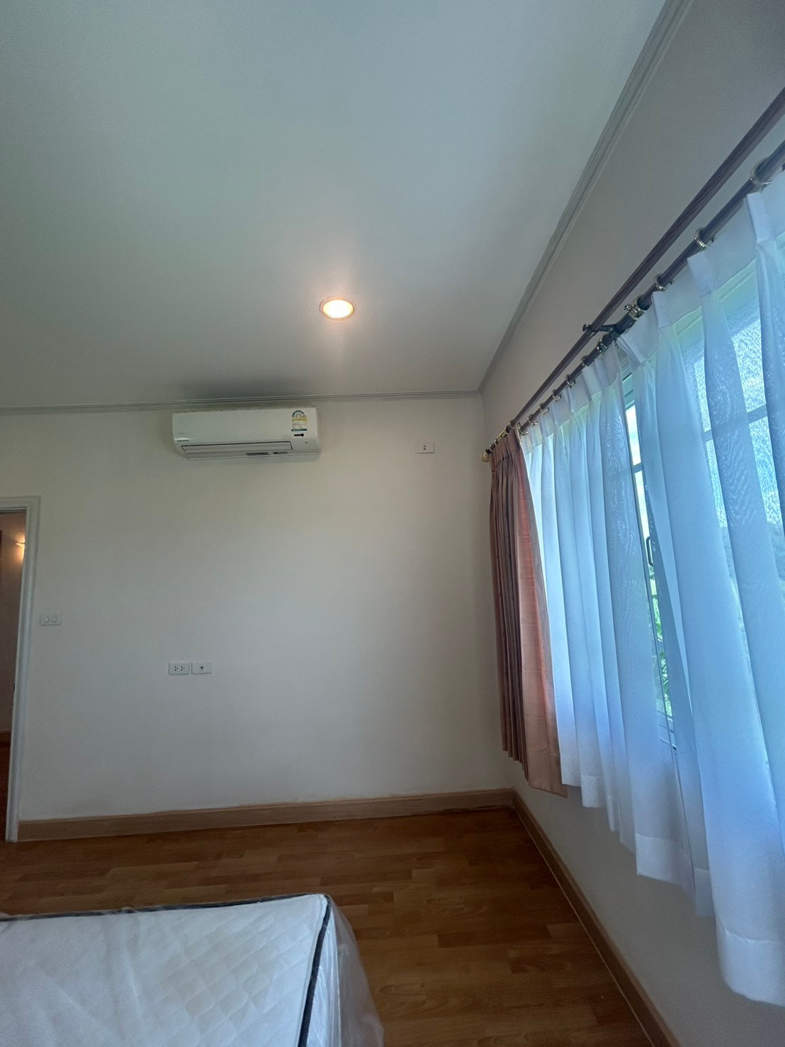 ให้เช่าบ้านเดี่ยว 2 ชั้น รีโนเวทใหม่ทั้งหลัง โครงการ หมู่บ้านภัทรา–ถนน รามคำแหง แอร์เฟอร์นิเจอร์ครบ มี4ห้องนอน 3ห้องน้ำ ราคาเช่า40,000บาท/เดือน – รูปที่ 3