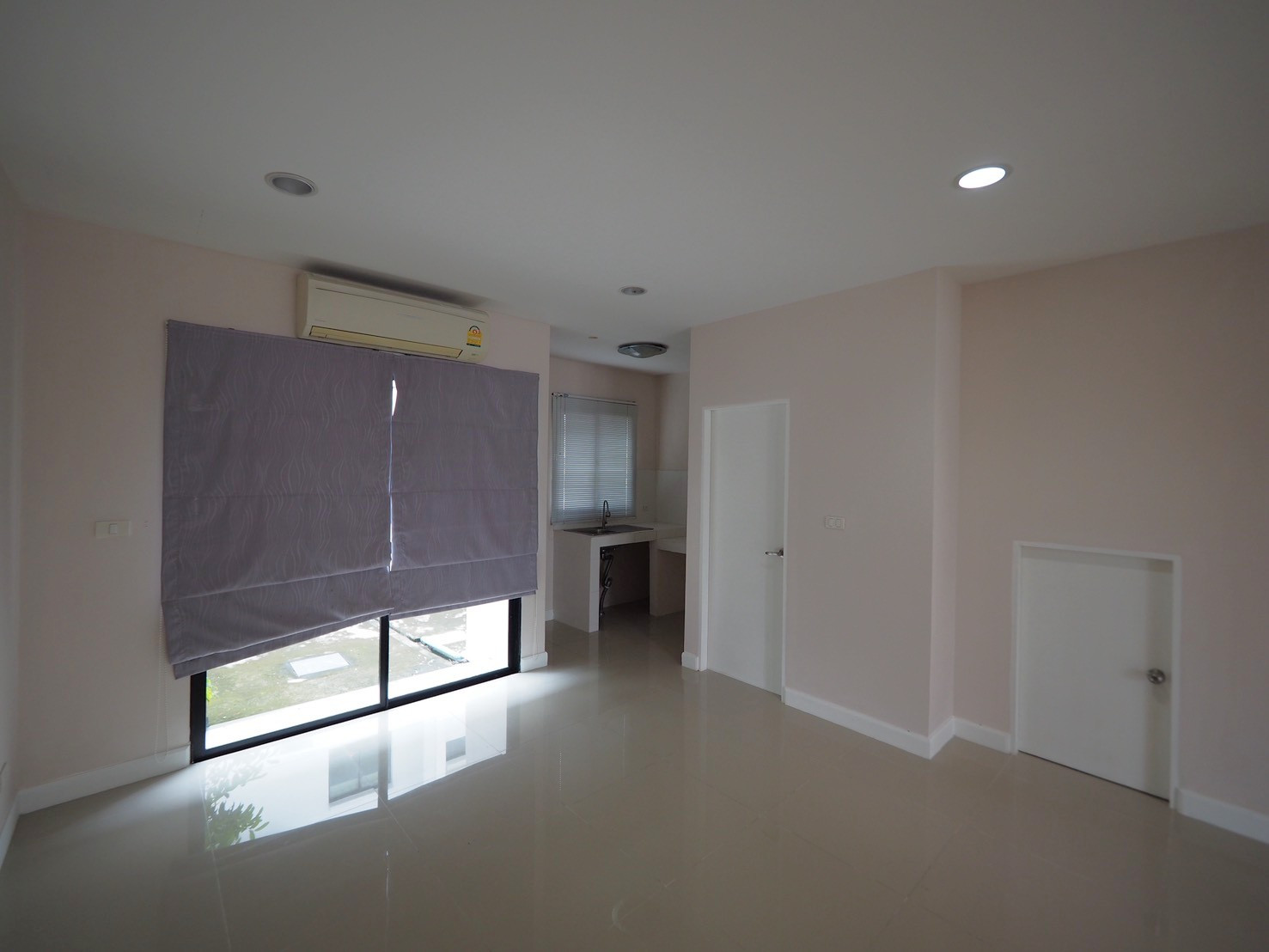 ขายด่วน ทาวน์โฮม 3 ชั้น บ้านกลางเมือง นวมินทร์ 42 ขนาด 20 ตรว. อยู่ถนนเมน ใกล้ส่วนกลาง สภาพดี – รูปที่ 2