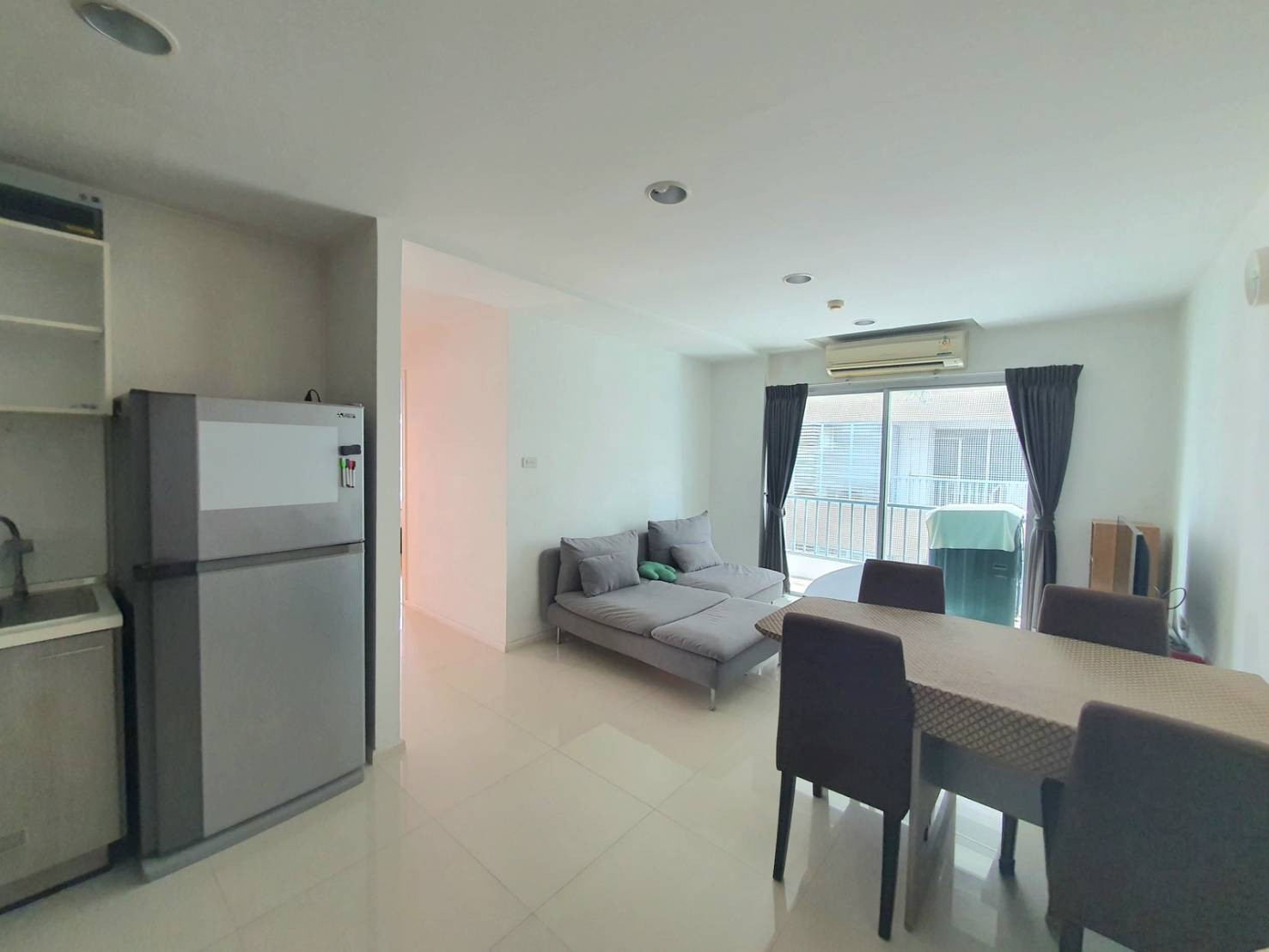 For rent, 2 bedrooms, near BTS Punnawithi, about 400 m. For rent, 2 bedrooms, near BTS Punnawithi, about 400 m.