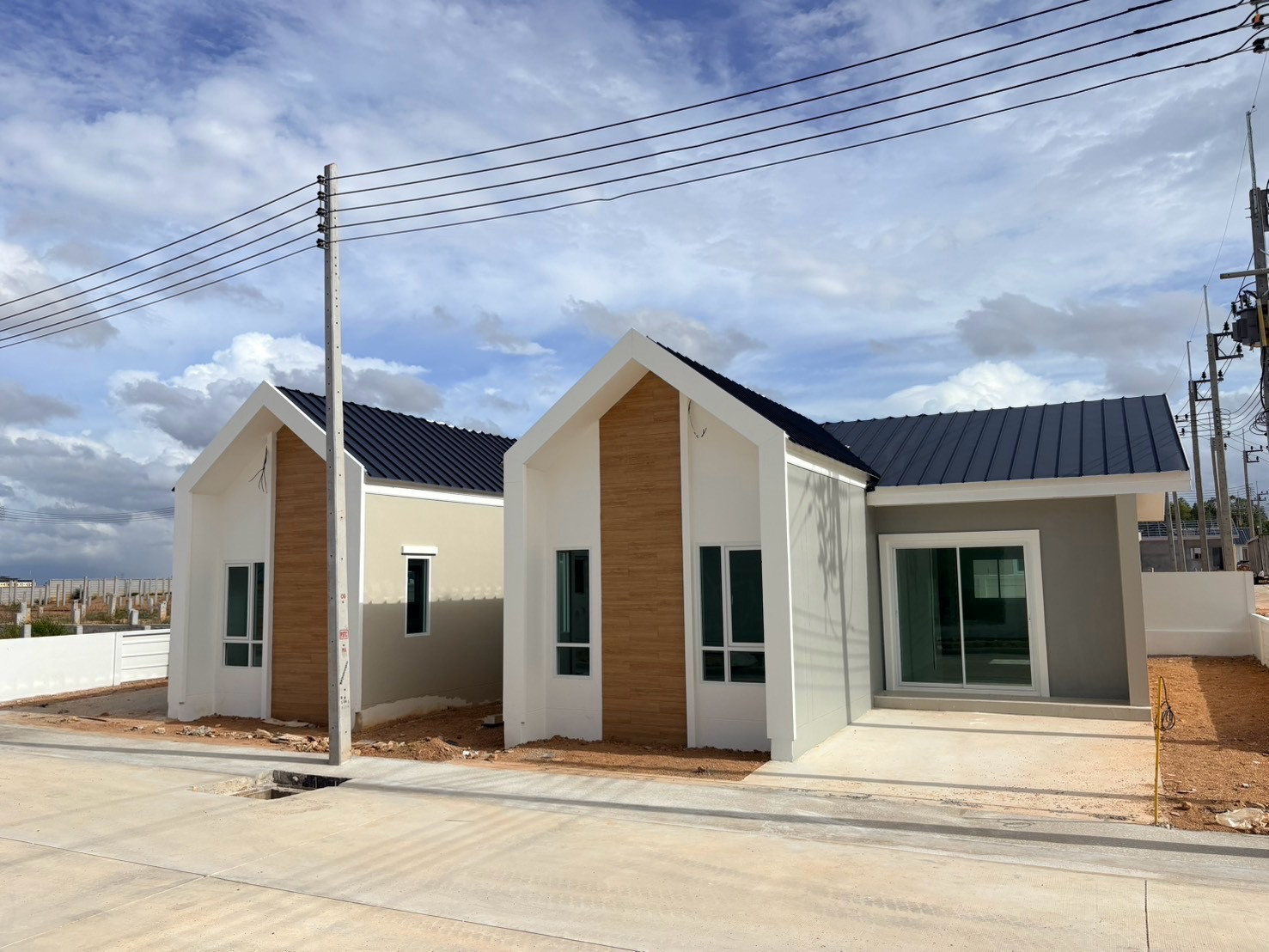 ทาวน์โฮมและบ้านแฝด ปันรดาฮิลล์ มาบยางพร 39 เริ่มต้น 1,890,000 บาท