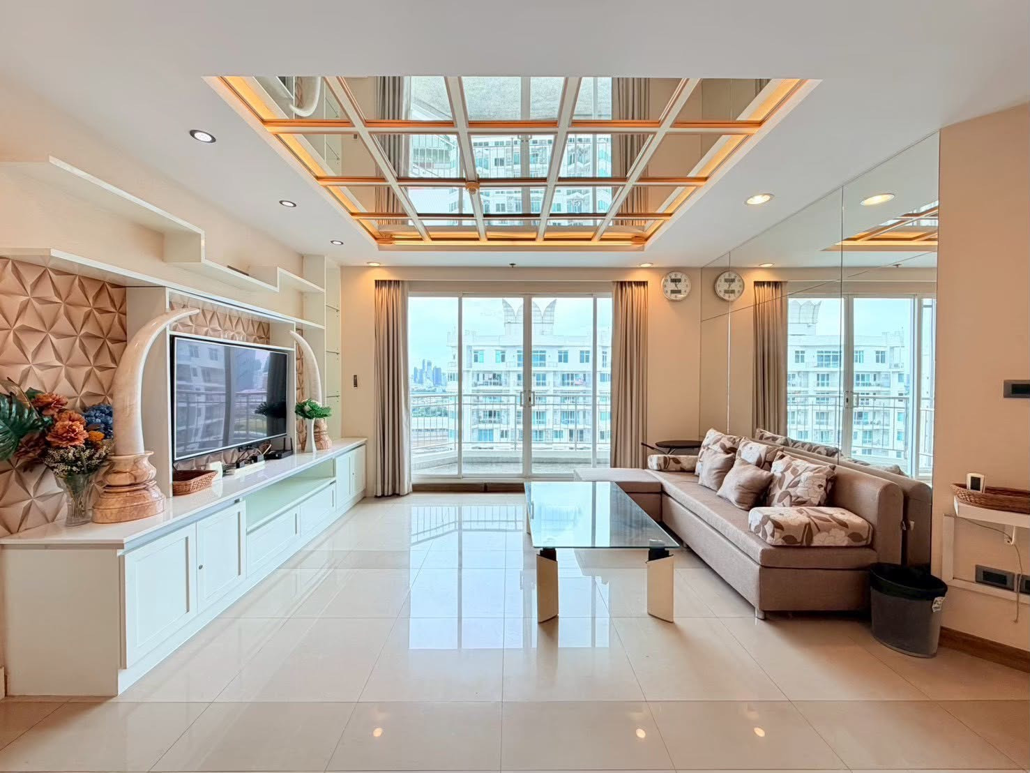 Condo for rent, 3 bedrooms, luxury decoration: Supalai Wellington: near MRT Cultural Center and close to the Si Rat Expressway entrance and exit point.
