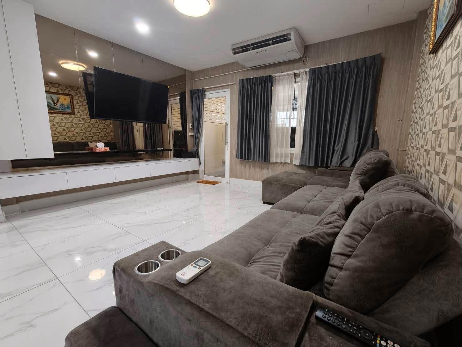 🏡 ให้เช่าบ้าน 4 ชั้น ย่านสุทธิสาร เลี้ยงสัตว์ได้ ใกล้ MRT สุทธิสารเพียง 450 เมตร 🏡 ให้เช่าบ้าน 4 ชั้น ย่านสุทธิสาร เลี้ยงสัตว์ได้ ใกล้ MRT สุทธิสารเพียง 450 เมตร