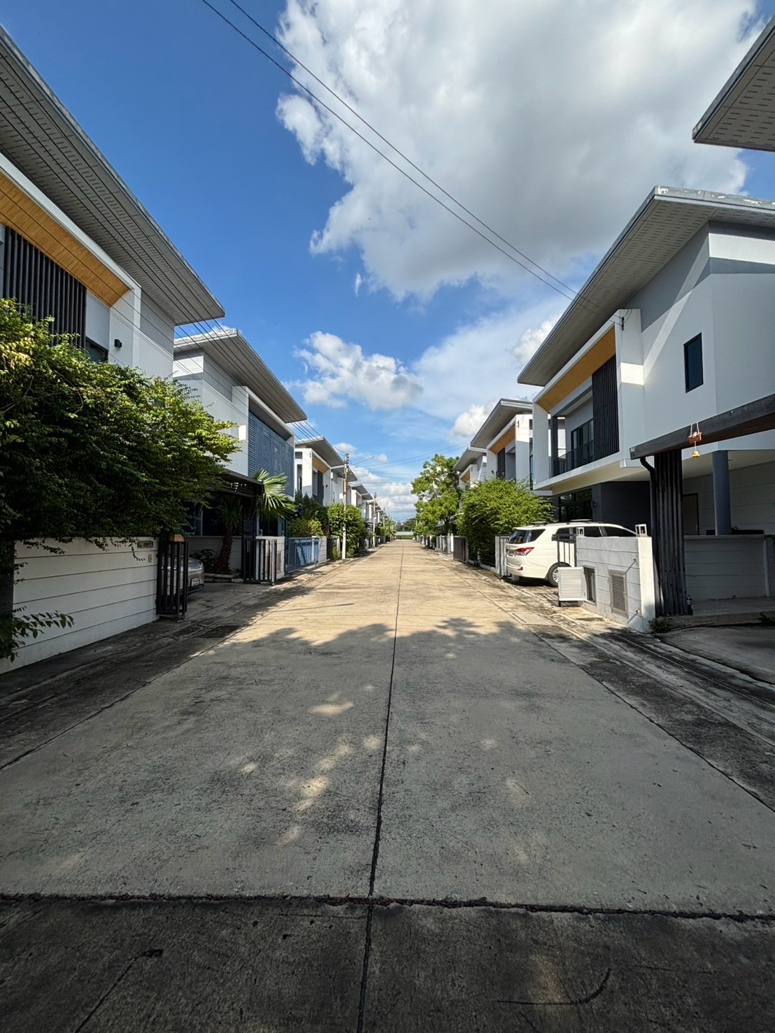 ขายหมู่บ้านชีวารมย์ รังสิต-ดอนเมือง 2 ชั้น ขนาด 55.3 ตรว. 4 ห้องนอน 3 ห้องน้ำ แปลงมุมมีพื้นที่สวนข้างบ้าน1  ห้องเก็บของใต้บันได  สนใจติดต่อสอบถาม  Line : kornkamolnwz | 086-314-9049 – รูปที่ 2