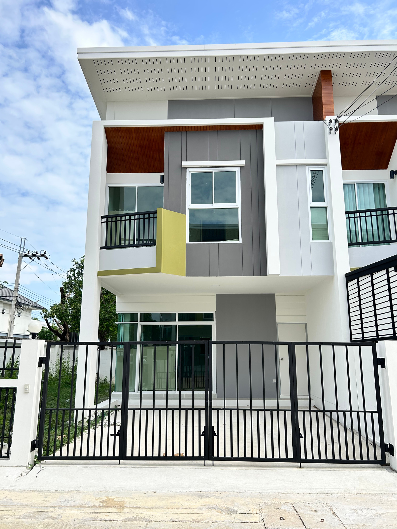 นครทอง ลิฟลิ่ง บ้านทาวน์เฮาส์ 2 ชั้น บางนา เทพารักษ์ สมุทรปราการ ใกล้สนามบินสุวรรณภูมิ – รูปที่ 2