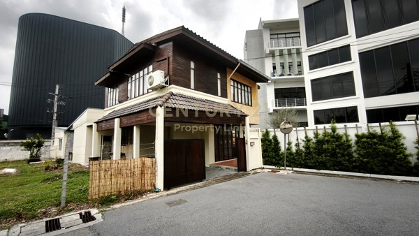 Rare Item ใจกลางเมือง! ขายบ้านเดี่ยวพร้อมอยู่ 52 ตร.ว. ซอยอินทามระ 40 เชื่อมต่อรัชดา-สุทธิสาร No.50-HH-69036 Rare Item ใจกลางเมือง! ขายบ้านเดี่ยวพร้อมอยู่ 52 ตร.ว. ซอยอินทามระ 40 เชื่อมต่อรัชดา-สุทธิสาร No.50-HH-69036