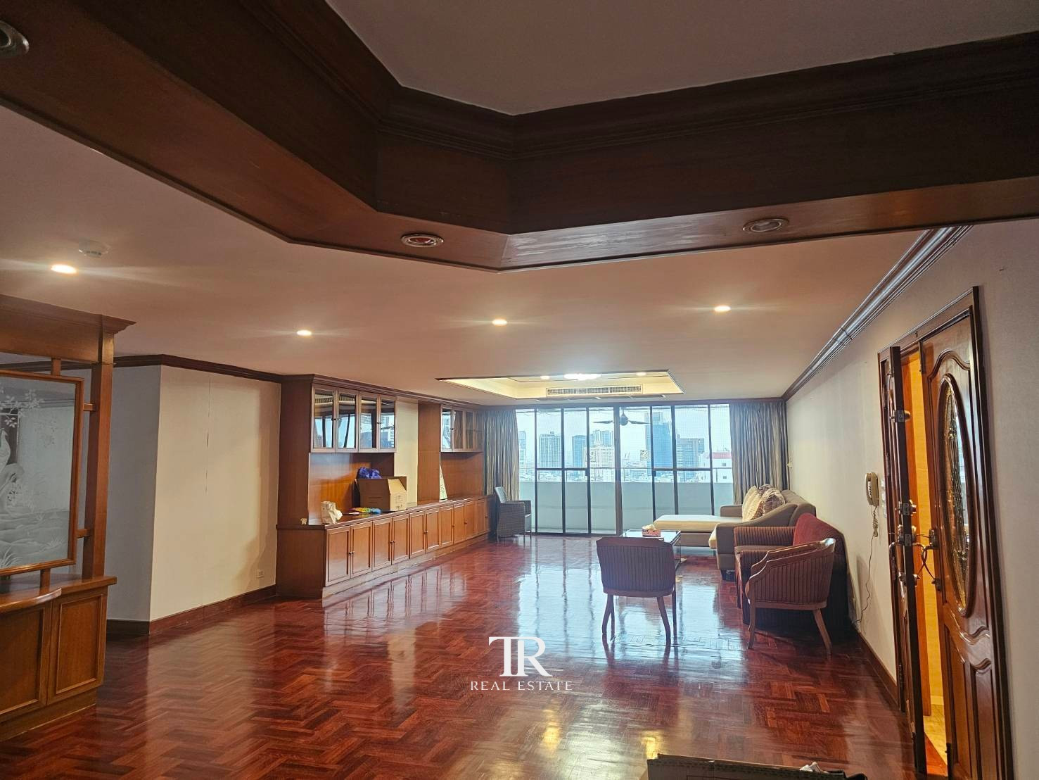🏡 Condo for Rent – Oriental Tower (โอเรียนเต็ล ทาวเวอร์) | 3 Bed | 3 Bath | 320 sqm | BTS Ekkamai | 💰85,000 THB/month | LINE: @944hjngx | Ref: UE0079 🏡 Condo for Rent – Oriental Tower (โอเรียนเต็ล ทาวเวอร์) | 3 Bed | 3 Bath | 320 sqm | BTS Ekkamai | 💰85,000 THB/month | LINE: @944hjngx | Ref: UE0079