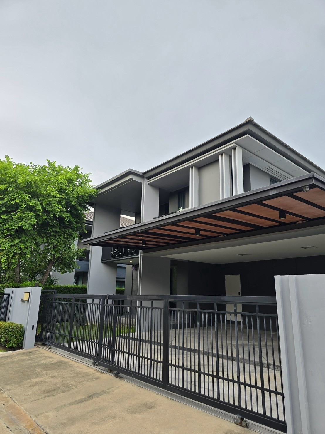 House for Rent at Setthasiri Krungthep Kreetha 2 | 300 Sq.m. Luxury Home, 4 Bedrooms, Fully Furnished, Near Brighton and Wellington | THB 110,000 House for Rent at Setthasiri Krungthep Kreetha 2 | 300 Sq.m. Luxury Home, 4 Bedrooms, Fully Furnished, Near Brighton and Wellington | THB 110,000