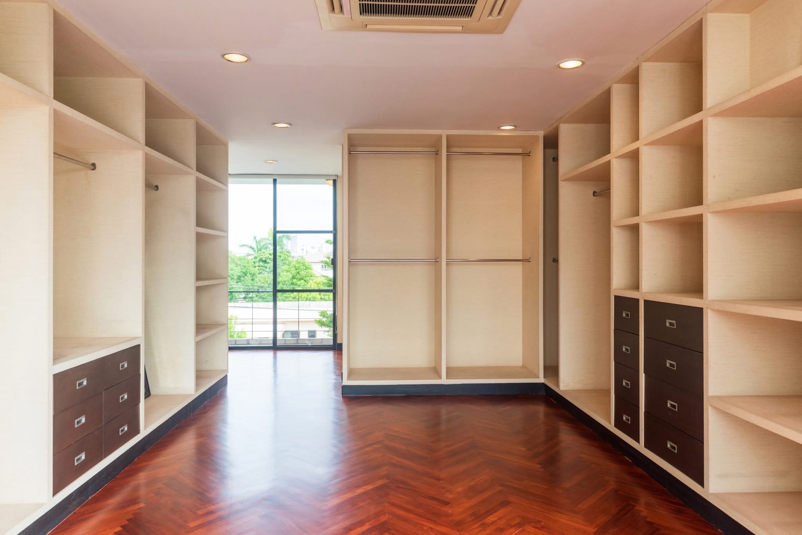 📌 ปล่อยเช่า : Pool Villa Home Office ใน ใจกลางอารีย์ , 4 ชั้น , 750  , 4 ที่จอด สามารถทำ  • Wellness Center /  Office / Clinic / Gym / Yoga & Pilates Studio etc   📌 Rental : Pool Villa Home Office In Ari , 4 Storeys , 750 sqm , 4 Parking lot   • Wel – รูปที่ 3