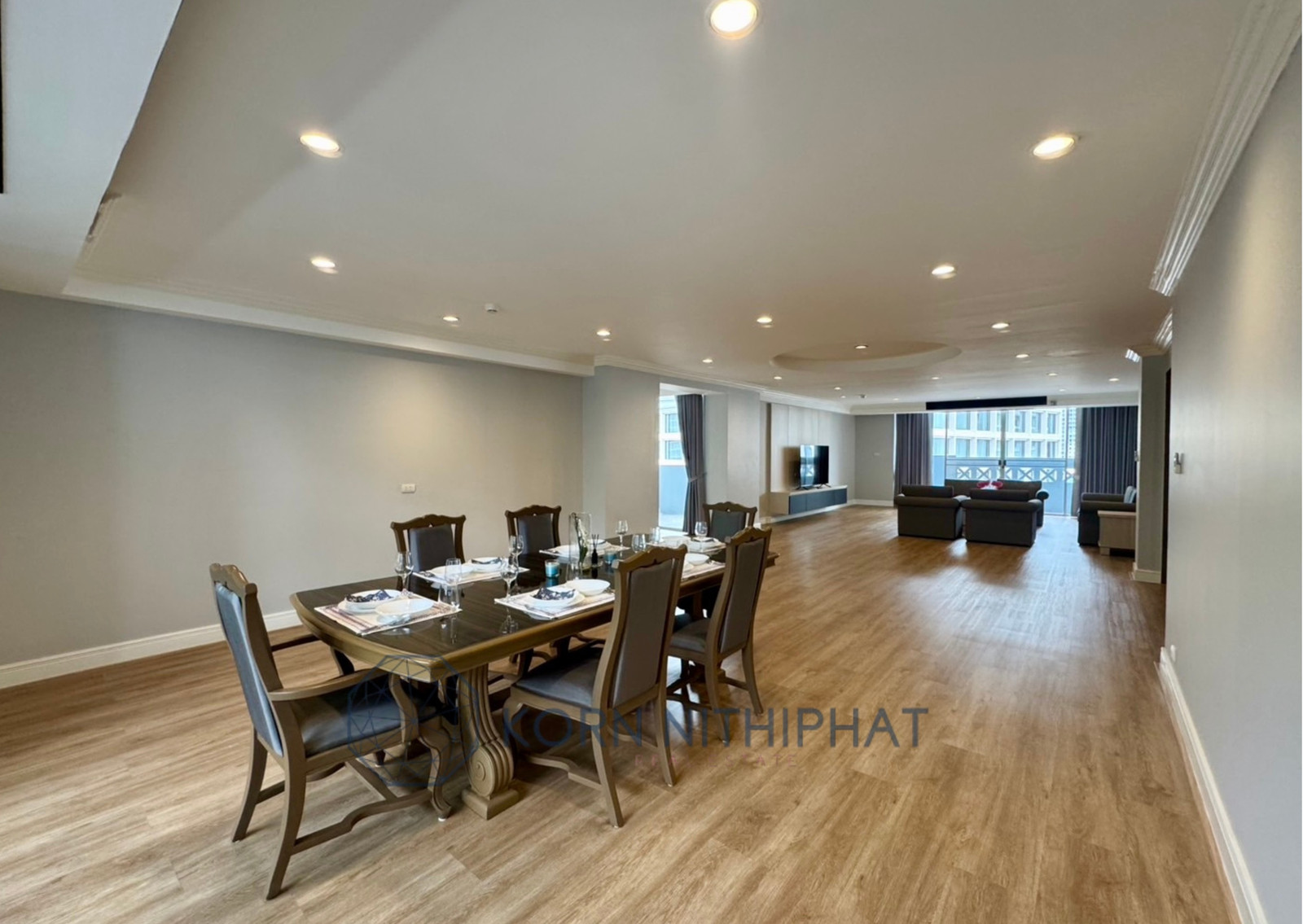 For Rent Pet Friendly Apartment in Asoke - Sukhumvit, Bangkok | Rare Space is Sizing 380 SQM 4BR 4BA 1MAID | 1.1 k.m. BTS Asoke and 1.3 k.m. to EmQuartier and Benjasiri Park