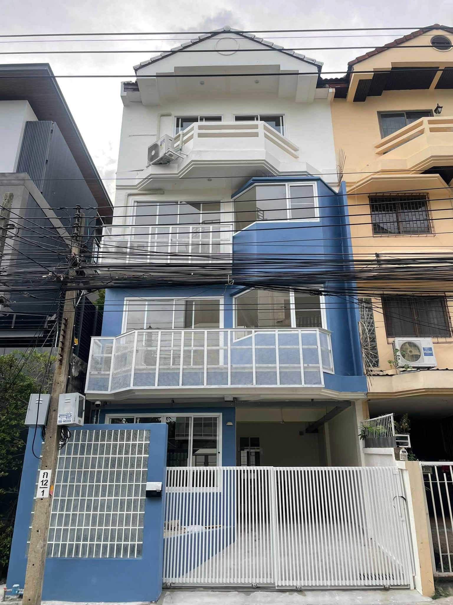 LTH16190/LTH16191 - Spacious House FOR RENT & SALE Rama 9 Soi 13 | 250 sq.m. | 3 Beds 4 Baths | 4 Storeys | 1 Parking | 70K / 12.9MB | House for rent and sale Rama 9 Soi 13 LTH16190/LTH16191 - Spacious House FOR RENT & SALE Rama 9 Soi 13 | 250 sq.m. | 3 Beds 4 Baths | 4 Storeys | 1 Parking | 70K / 12.9MB | House for rent and sale Rama 9 Soi 13