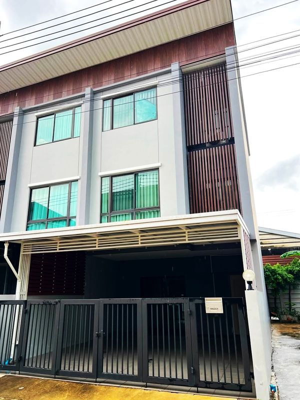 RH091626 ให้เช่า ทาวน์โฮม 3 ชั้น 3+1 ห้องนอน (หลังมุม) at Siri House Ratchada 18 ใจกลางรัชดา-ลาดพร้าว