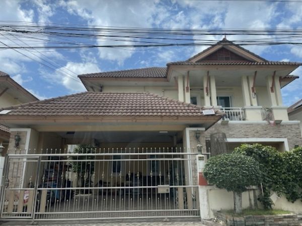 ขายบ้านเดี่ยวติดถนนหลักของหมู่บ้าน ตรงข้ามสวน โครงการ ทองสถิตย์ 9 วัชรพล