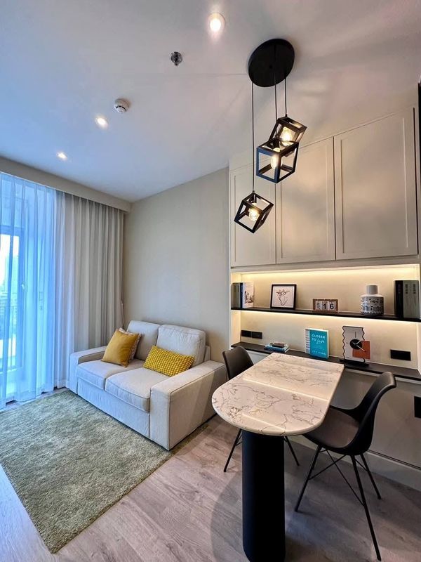 🌷🩷 Rhythm Ekkamai Estate 🌷🩷 1 BEDROOM + 1 BATHROOMS | 35SQ.M.  - Rental Price : 33,000 Baht/month