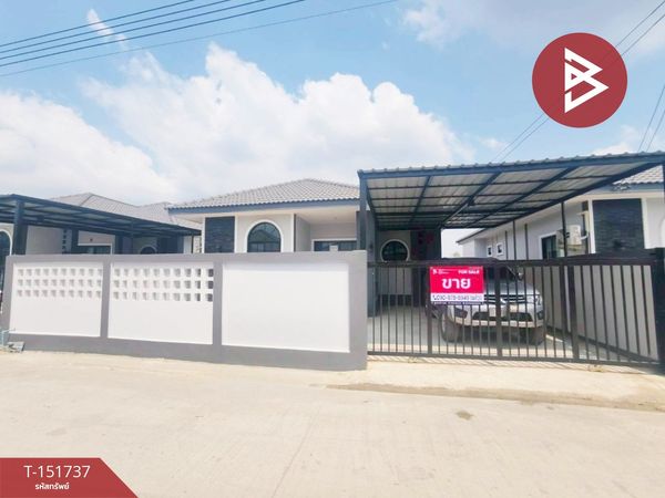Semi-detached house for sale, area 49 square meters, Saen Phuda Subdistrict, Ban Pho District, Chachoengsao Province.