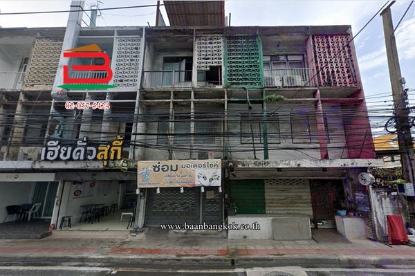 3-story commercial building, Soi Inthamara 40 (near the University of the Thai Chamber of Commerce), area 14 sq m., Din Daeng Subdistrict, Din Daeng District.