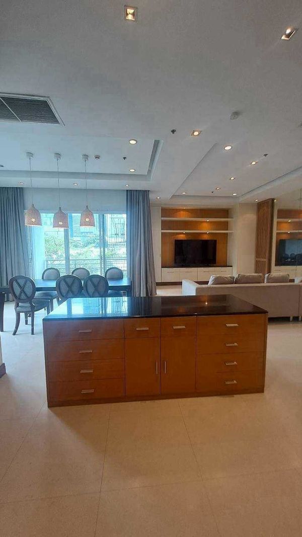 LTH16204 - Pet-Friendly Luxury Condo FOR RENT Royal Residence Park | 220 sq.m. | 3 Beds 3 Baths + 1 Powder Room | BTS Phloenchit | 140K | คอนโดหรูเลี้ยงสัตว์ได้ ให้เช่า เพลินจิต