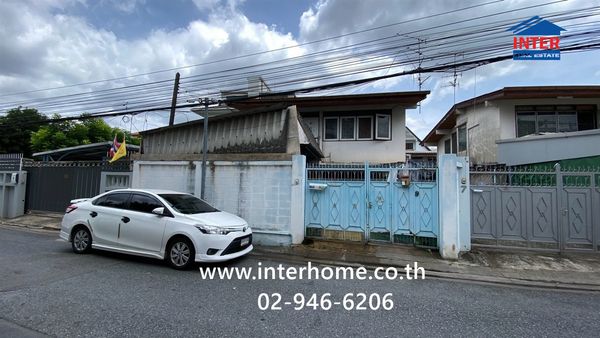 2-story detached house, 39 sq m. Detached house near Wat Kunnateeruttharam. (Huai Khwang Temple) Soi Inthamara 59, Inthamara Road, Ratchadaphisek Road, Din Daeng District, Bangkok