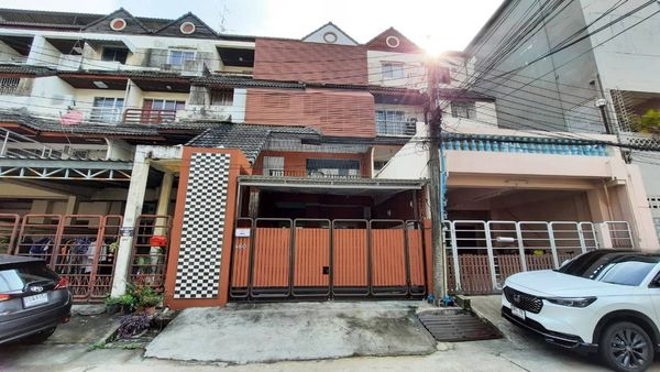 ให้เช่าทาวน์โฮม 4 ชั้น 5 ห้องนอน หมู่บ้าน วราธรวิลล์ พัฒนาการ 44