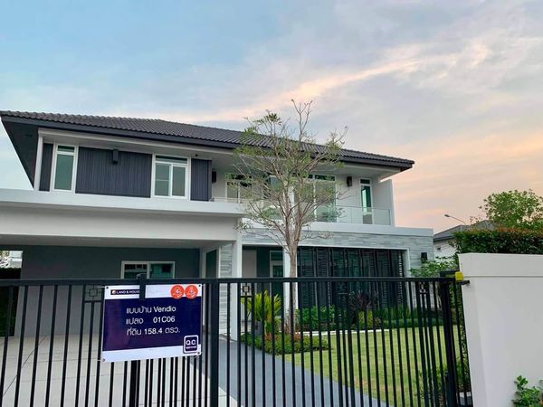 ให้เช่า บ้านเดี่ยว มัณฑนา เลค วัชรพล | บ้านหลังมุม บนที่ดิน 158.4 ตร.วา, พื้นที่ใช้สอย 286 ตร.ม., 4 ห้องนอน | 5 ห้องน้ำ