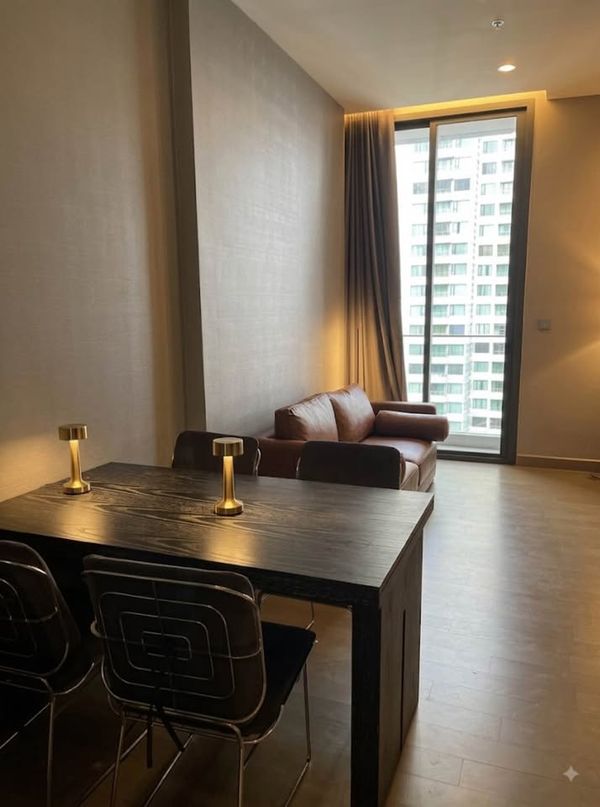 THE ESSE at Singha Complex 1 ห้องนอน ไซส์ใหญ่ 48 ตร.ม. มีอ่างอาบน้ำ แต่งหรู ทางเชื่อมตรงเข้า MRT เพชรบุรี & มศว