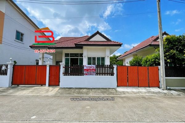 บ้านเดี่ยว ชั้นเดียว เนื้อที่ 56.2 ตร.ว. หมู่บ้านยิ่งรวย 9 ถนนโรจนะ ตำบลลำตาเสา อำเภอวังน้อย พระนครศรีอยุธยา