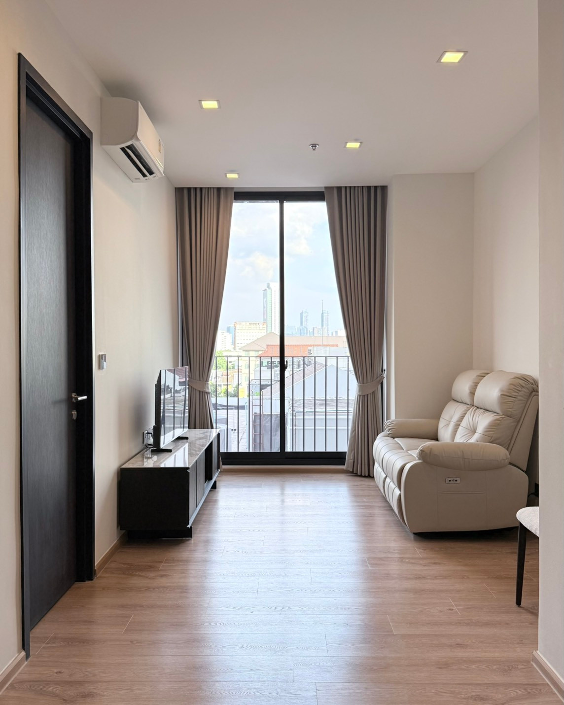 [] 1 Bed Plus 42 ตร.ม. พร้อมห้องอเนกประสงค์ 90 ม. จาก BTS อารีย์ | Noble Around Ari 
