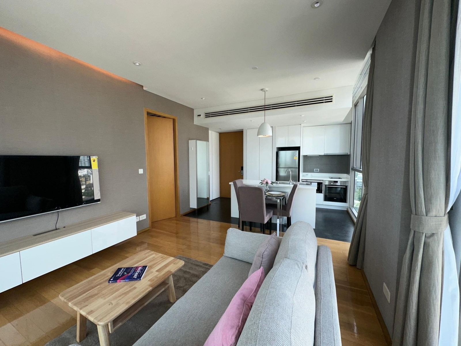 🌟 (For Rent) Aequa Sukhumvit 49 – High-Floor Pet-Friendly Corner 1BR Unit with Bathtub near BTS Thong Lo A bright and private corner residence on a high floor, featuring a bathtub, king-size bed, full furnishings, and pet-friendly policy. 🌟 (For Rent) Aequa Sukhumvit 49 – High-Floor Pet-Friendly Corner 1BR Unit with Bathtub near BTS Thong Lo A bright and private corner residence on a high floor, featuring a bathtub, king-size bed, full furnishings, and pet-friendly policy.