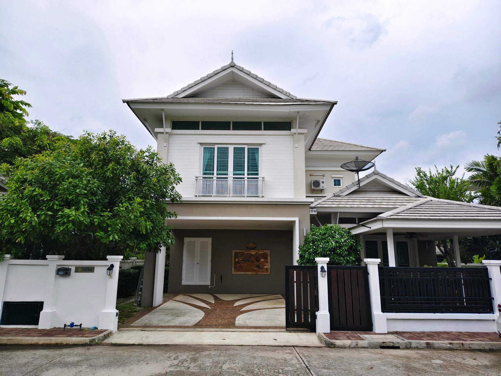 ขายบ้านหรู The Royal Sam Muk Villa บางแสน บ้านเดี่ยวพร้อมสระว่ายน้ำส่วนตัว 91 ตร.ว.