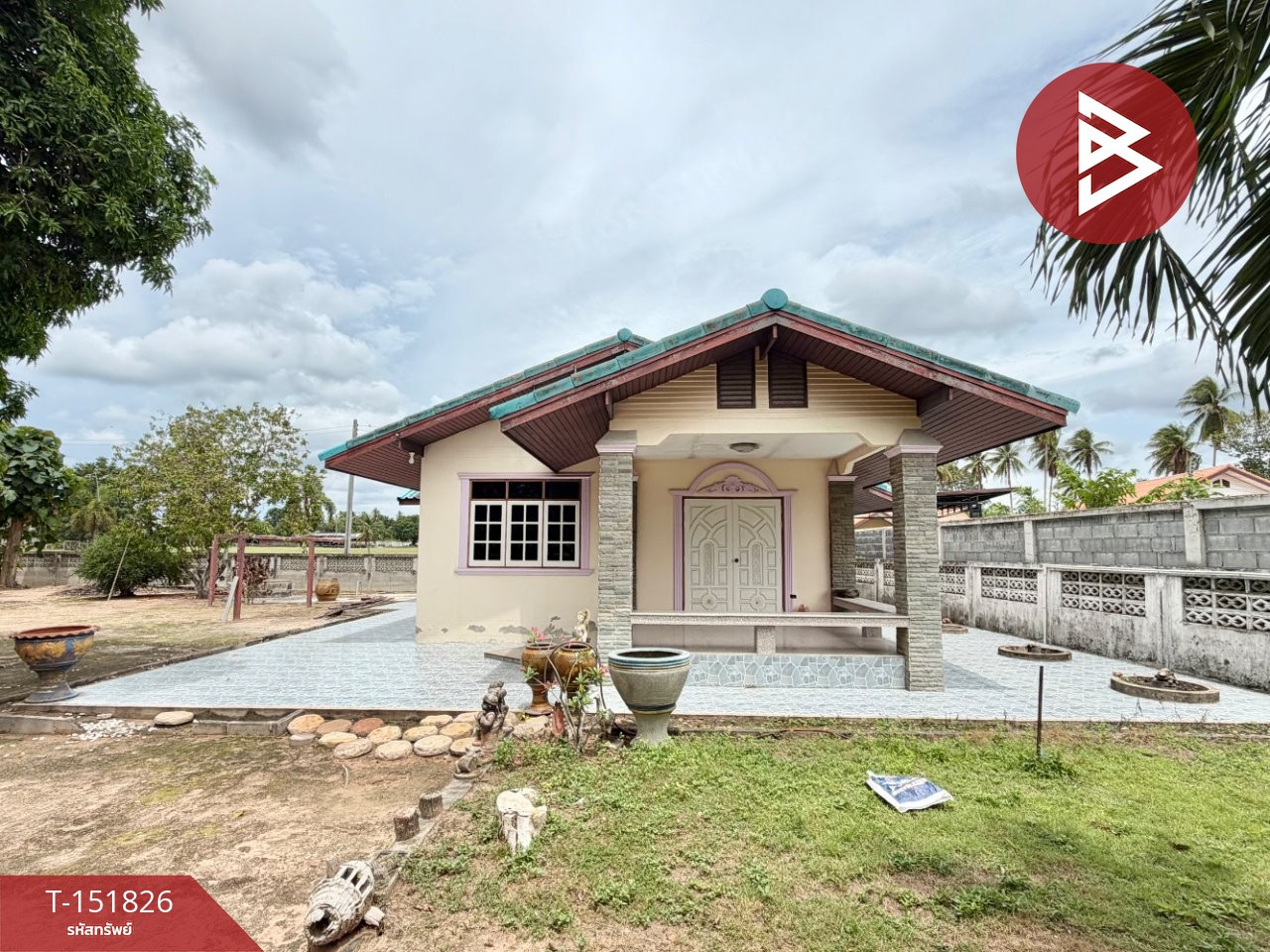 Single house with land for sale, area 1 rai 2 ngan 35 sq m, Bang Lamung, Chonburi. Single house with land for sale, area 1 rai 2 ngan 35 sq m, Bang Lamung, Chonburi.