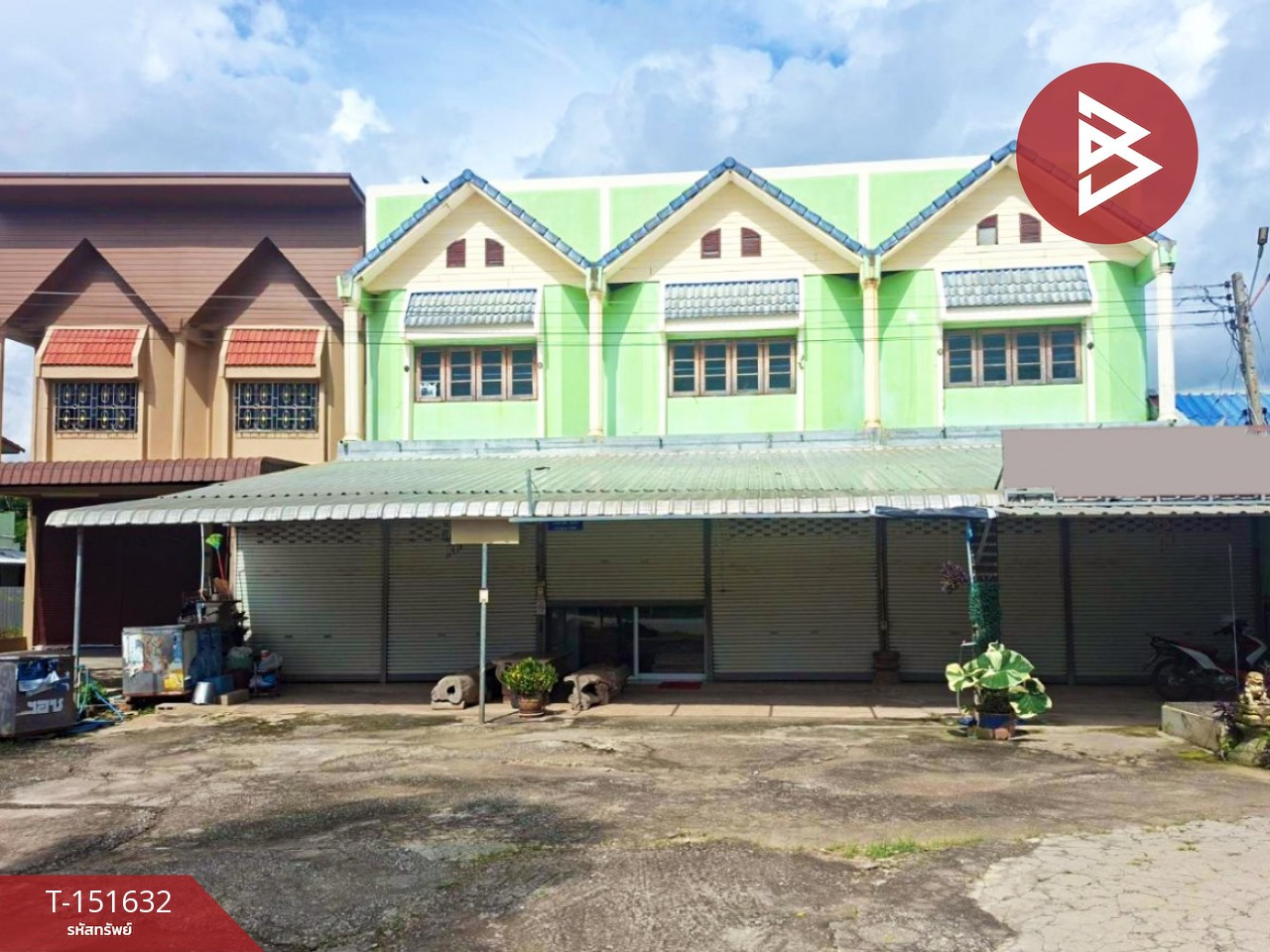 2-story commercial building for sale, area 142.2 square meters, Phichai, Uttaradit, good location next to the road. 2-story commercial building for sale, area 142.2 square meters, Phichai, Uttaradit, good location next to the road.