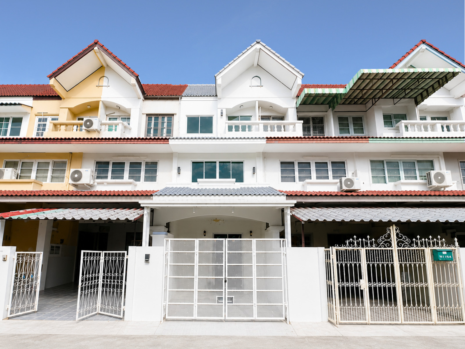 ขาย ทาวน์เฮ้าส์ 3 ชั้น 4 นอน 3น้ำ 17 วา ม.พัชรัฐ คู้บอน 27 มีนบุรี ต่อเติมครัว+โรงจอดรถ ใกล้แฟชั่นไอส์แลนด์ รถไฟฟ้าสายสีชมพู แต่งใหม่ พร้อมอยู่ ยื่นกู้ฟรี