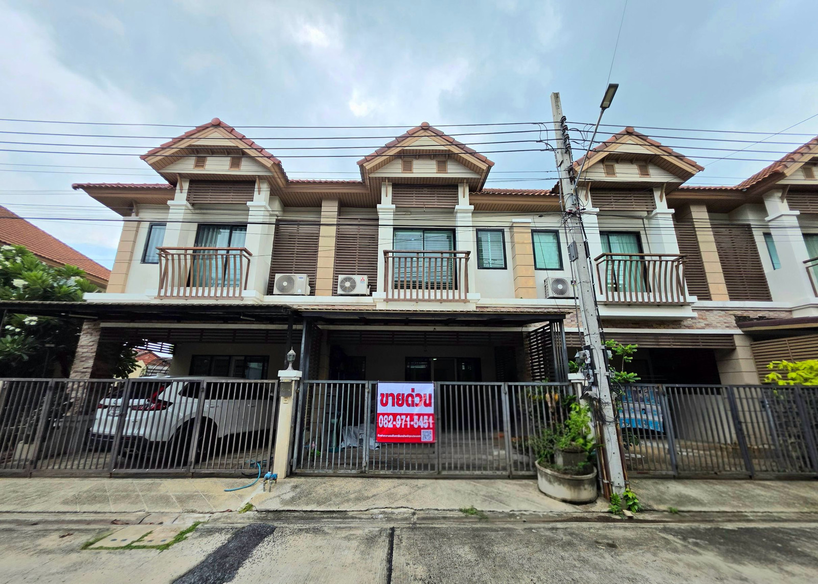 ขายถูก! ทาวน์โฮม ลิฟวิ่ง พาร์ค พระราม5 (Living Park Rama 5) หลังบ้านโล่ง ไม่บล็อควิว 3นอน 3น้ำ ฟรีโอน!