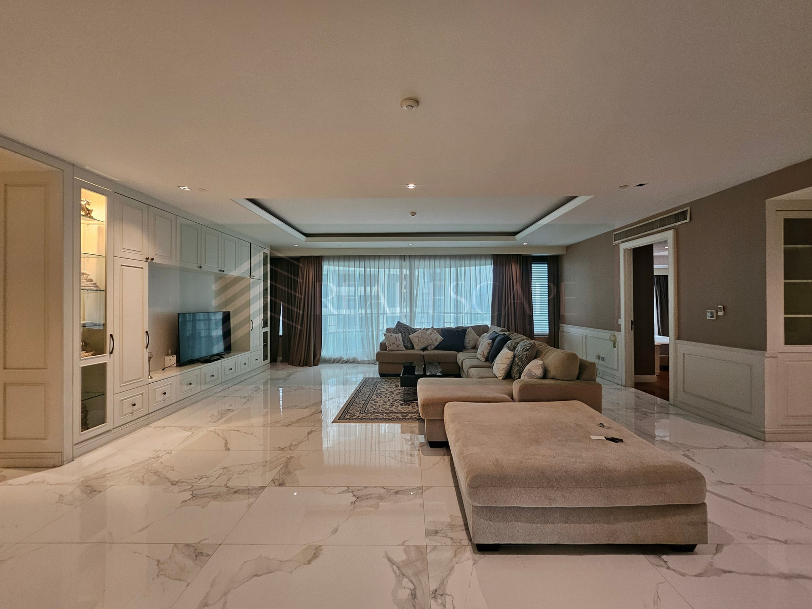One floor One unit - Private lift plus nice decoration with specious layout 