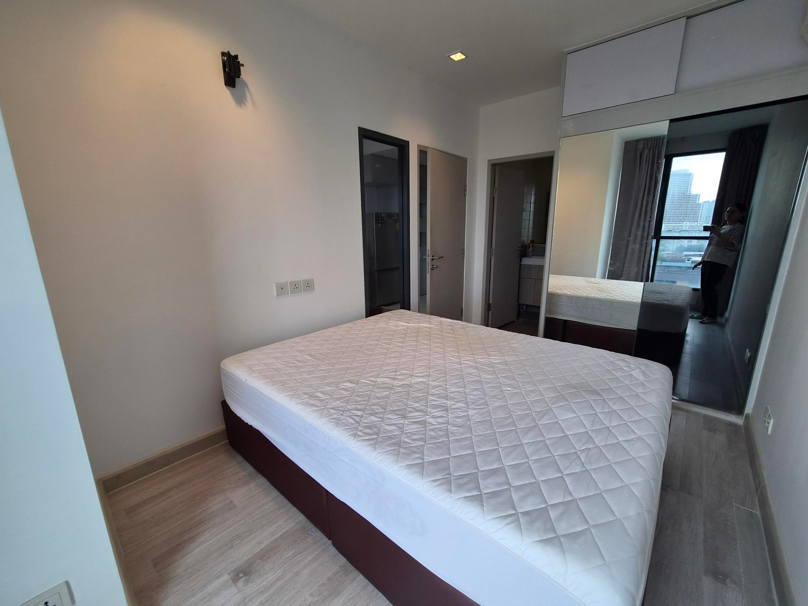 ให้เช่า ถูกมาก ไอดีโอ โมบิ สาทร ( Ideo mobi sathorn ) ติด BTS ธนบุรี 50 เมตร พร้อมเฟอร์ +ห้อง 31 ตรม. เพียง 14,000 บาท ให้เช่า ถูกมาก ไอดีโอ โมบิ สาทร ( Ideo mobi sathorn ) ติด BTS ธนบุรี 50 เมตร พร้อมเฟอร์ +ห้อง 31 ตรม. เพียง 14,000 บาท