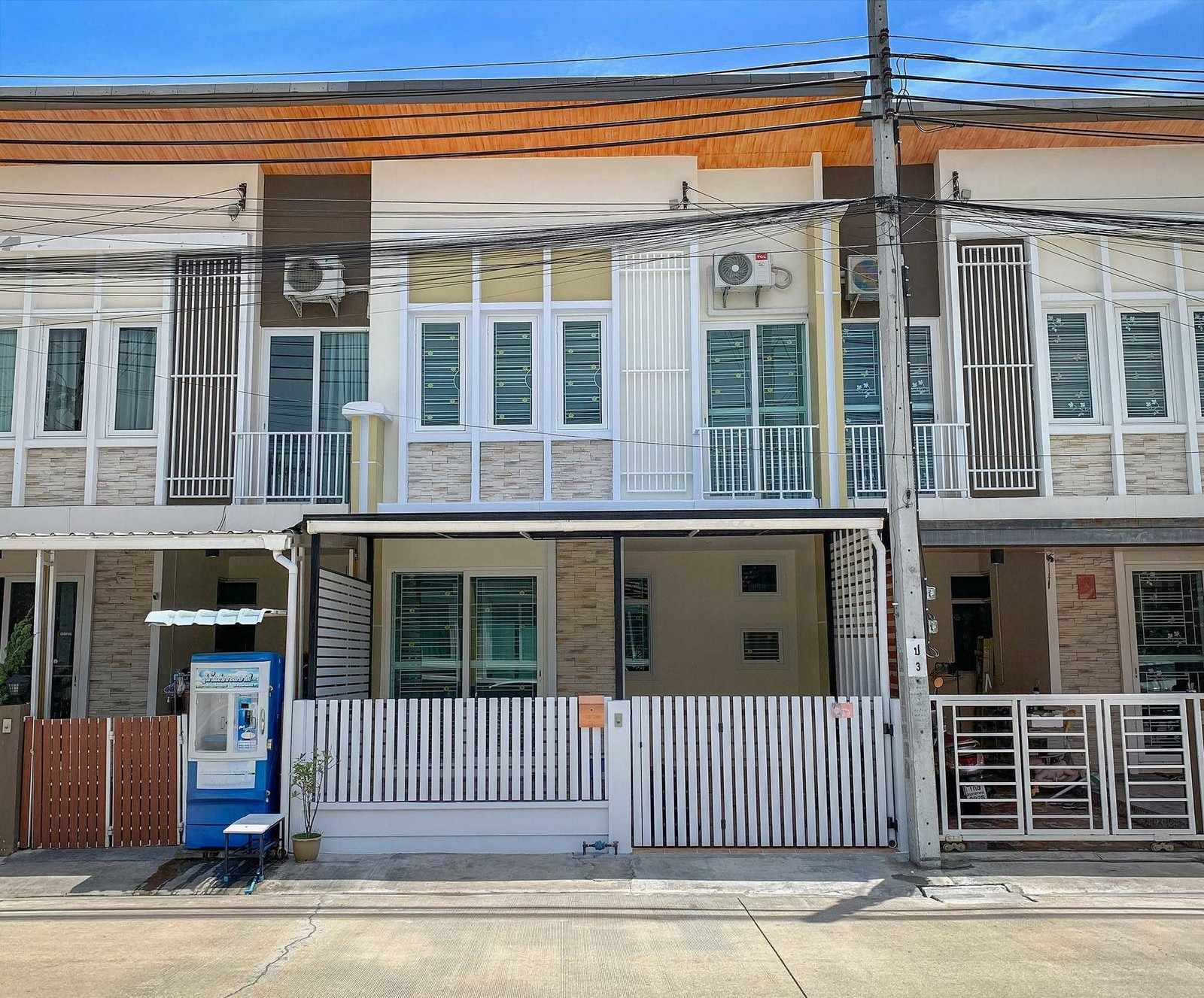 2-story townhome for sale, completely renovated, ready to move in, Golden Town Village, Srinakarin-Sukhumvit. 2-story townhome for sale, completely renovated, ready to move in, Golden Town Village, Srinakarin-Sukhumvit.