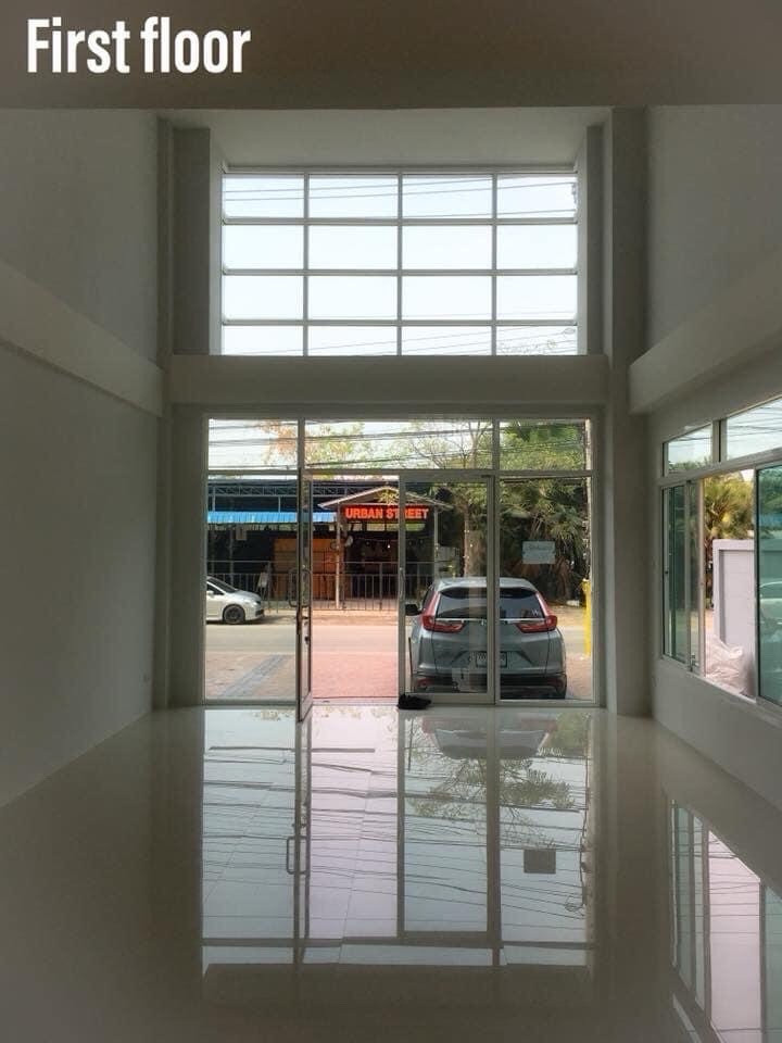 อาคารพาณิชย์ 3.5 รามคำแหงใกล้มิสทีน 位于兰甘亨路（Ramkhamhaeng Road）靠近米斯汀（Mistine）的3.5层商业建筑。 – รูปที่ 2