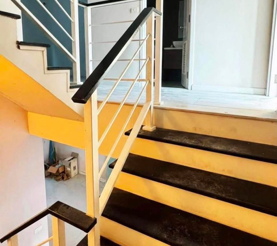 🏡 ให้เช่าทาวน์เฮาส์ 3 ชั้น โครงการ Patio ศรีนครินทร์–พระราม 9 4 ห้องนอน 3 ห้องน้ำ | 191 ตร.ม. | 2 ที่จอดรถ 💰 ค่าเช่าเพียง 20,000 บาท/เดือน – รูปที่ 2