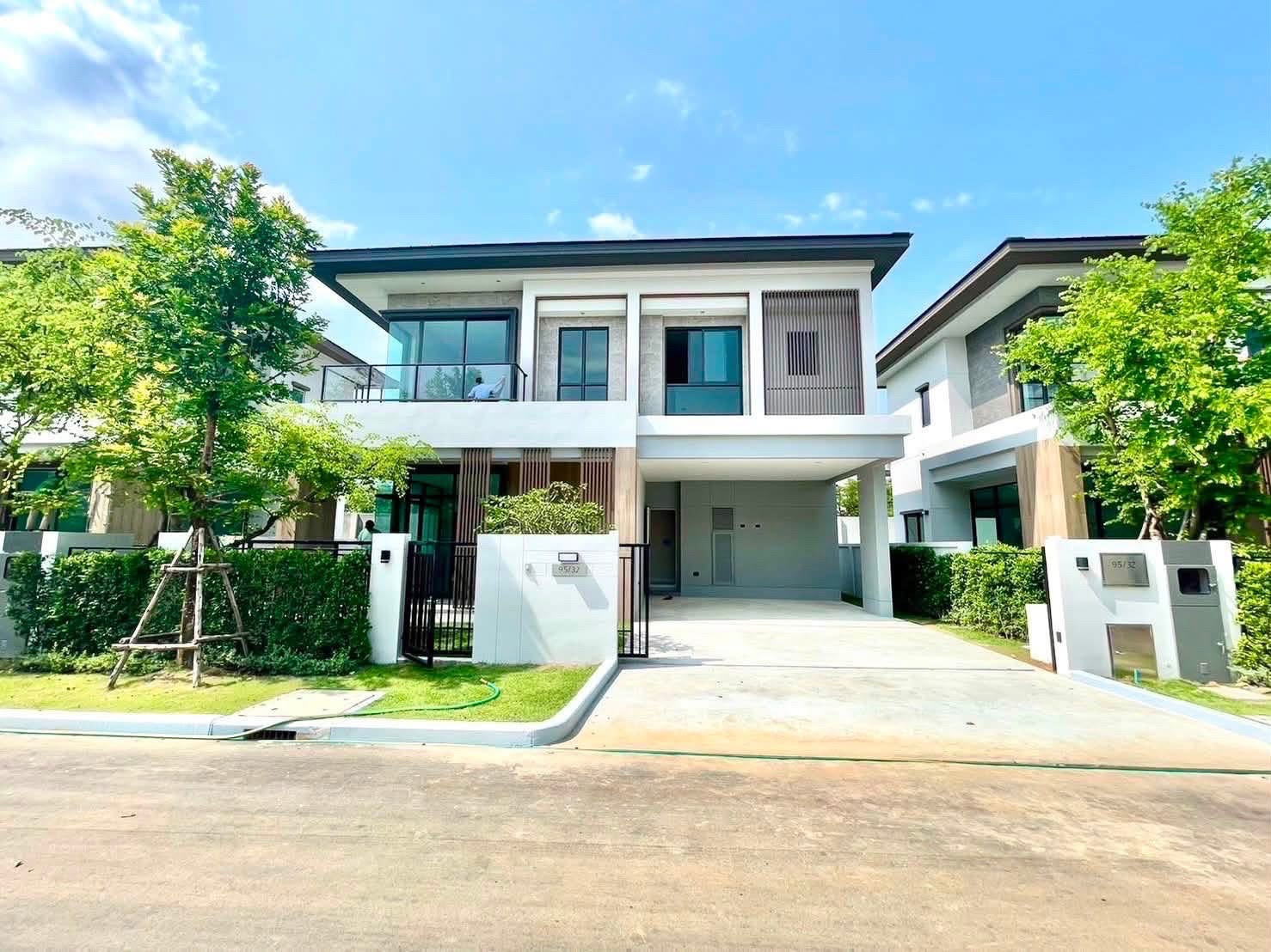For Rent Single House in Compound by Bangkok Boulevard Bangna k.m. 5 Project | Rare Space Sizing 237 SQM 4BR 4BA with 2 Parkings