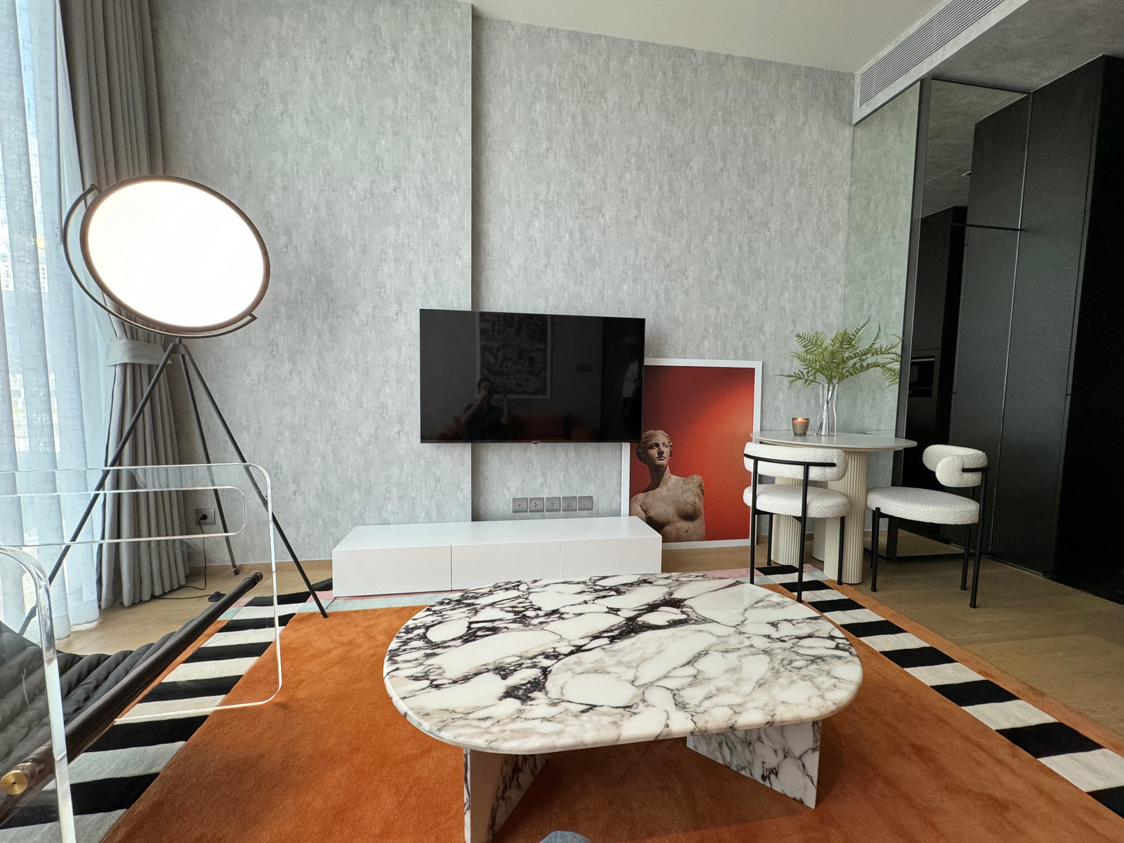 Room for rent 28 Chidlom condo  14th Floor, 1 bedroom  1 bathroom size 45 sqm.  unblocked view. Fully furnished – รูปที่ 2