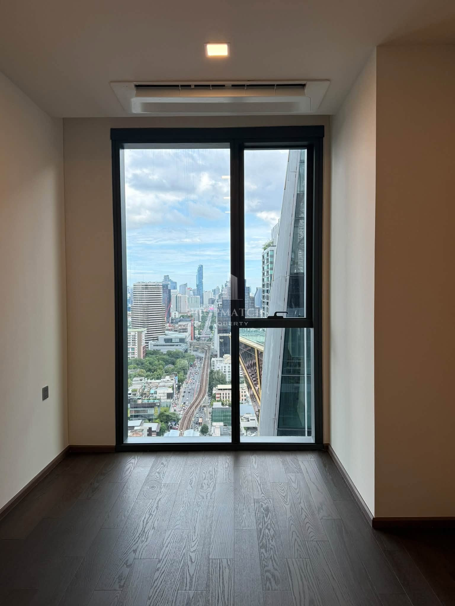 🔥🔥Rare position🔥🔥Special price Luxury condo in the heart of Ratchathewi SHUSH Ratchathewi (1 bed 43.75 sqm) only 9.25 MB‼️ Tel.093-9796392 K.Cher