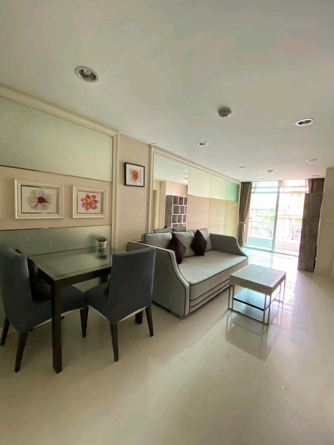 🏢 ตอบโจทย์ทุกความต้องการ ของชีวิตคนเมือง กับคอนโดใกล้รถไฟใต้ดิน ที่ The kris condo รายล้อมด้วยสิ่งอำนวยความสะดวกต่างๆมากมาย  📢 ใช้ชีวิตกับสิ่งดีๆ เดินทางสะดวก เงียบสงบไม่วุ่นวาย กับคอนโด low rise ที่ The kris condo รัชดาซอย 17         🏆✨ ให้เช่า.....เ