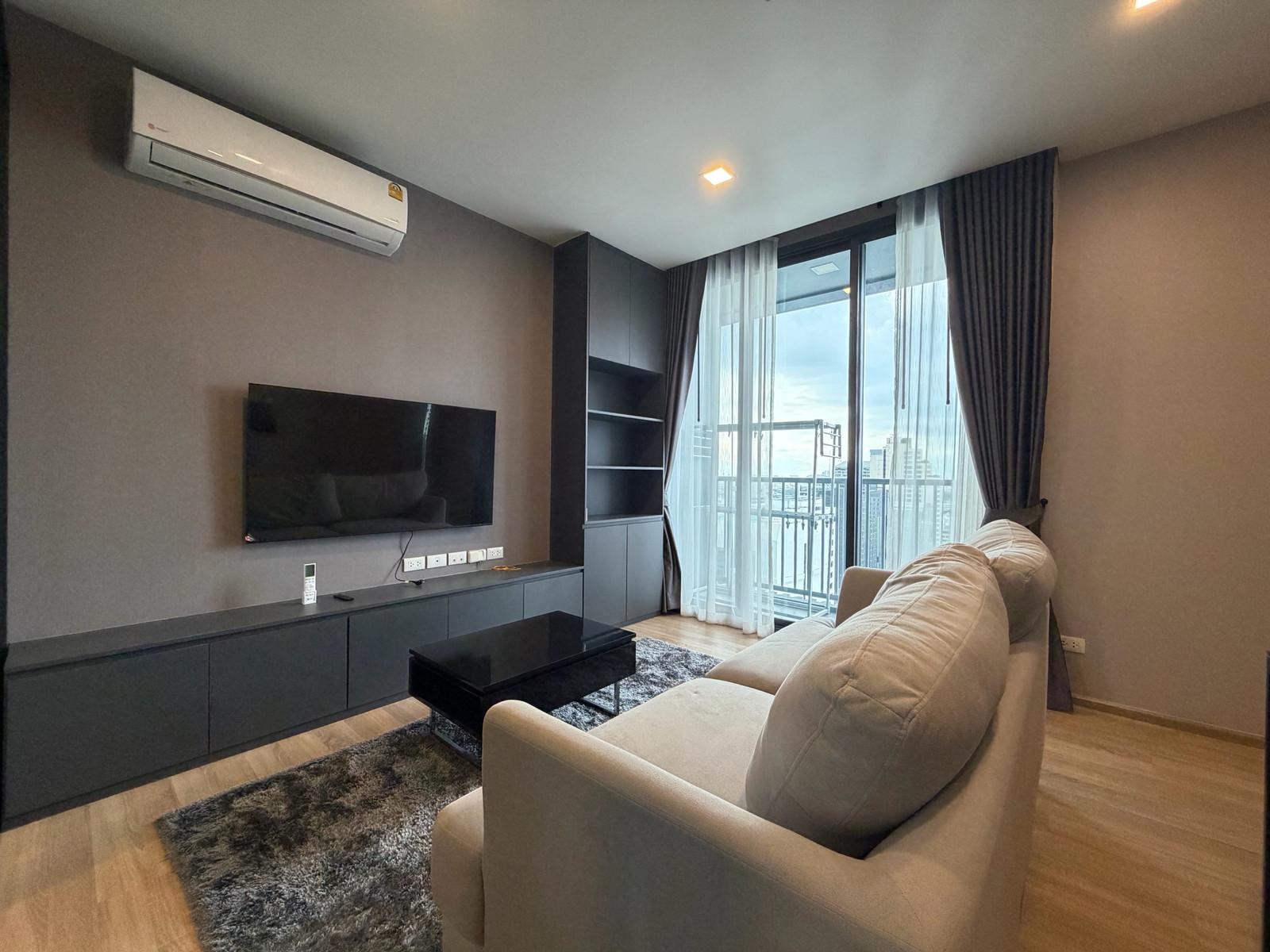 ให้เช่า 1 bed 50 ตารางเมตร xt พญาไท เพียง 32,000/month ให้เช่า 1 bed 50 ตารางเมตร xt พญาไท เพียง 32,000/month