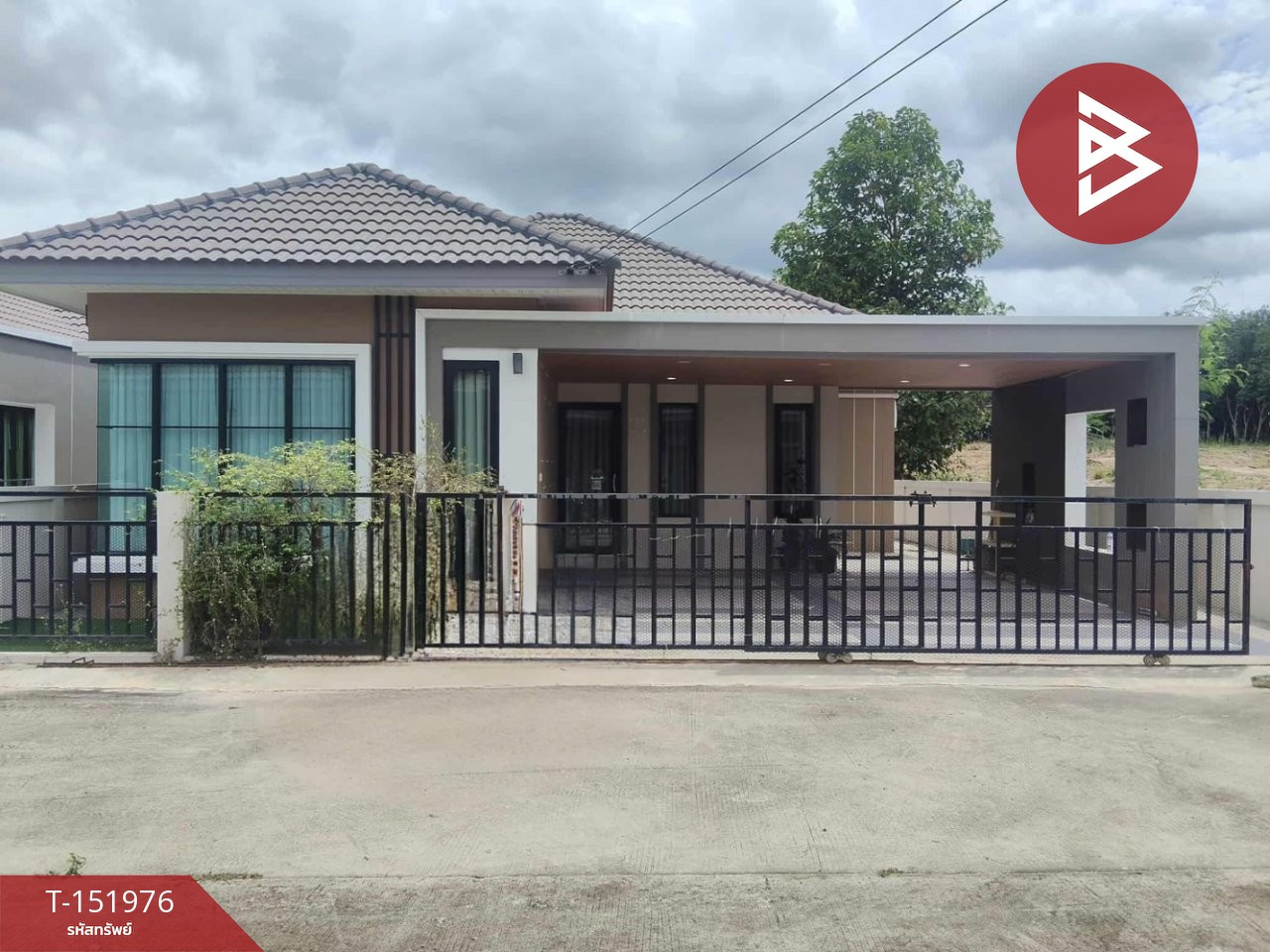 Single house for sale with land, area 1 ngan 62 sq m, Ban Pong, Ratchaburi.