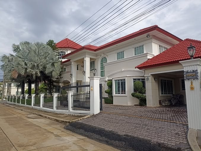 European style luxury mansion With separate guest house 🏠Place and Park Project, Pracha Uthit 90 European style luxury mansion With separate guest house 🏠Place and Park Project, Pracha Uthit 90