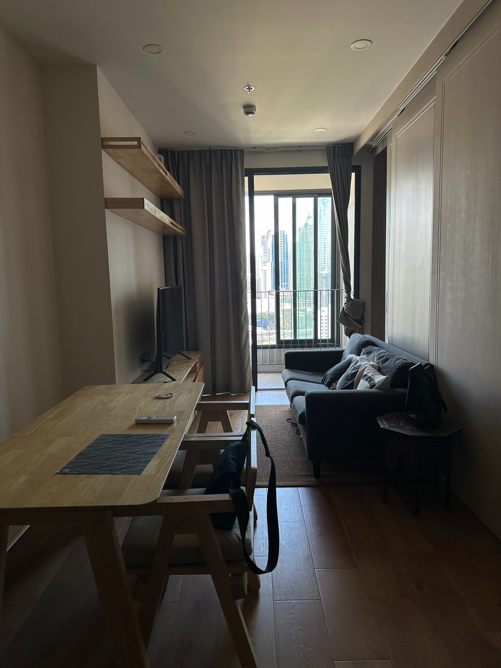 For Rent – Q Chidlom–Phetchaburi |Spacious 47 SQ.M. on a High Floor. ให้เช่า Q Chidlom–Phetchaburi ห้องใหญ่ 47 ตร.ม. ชั้นสูง วิวเมือง