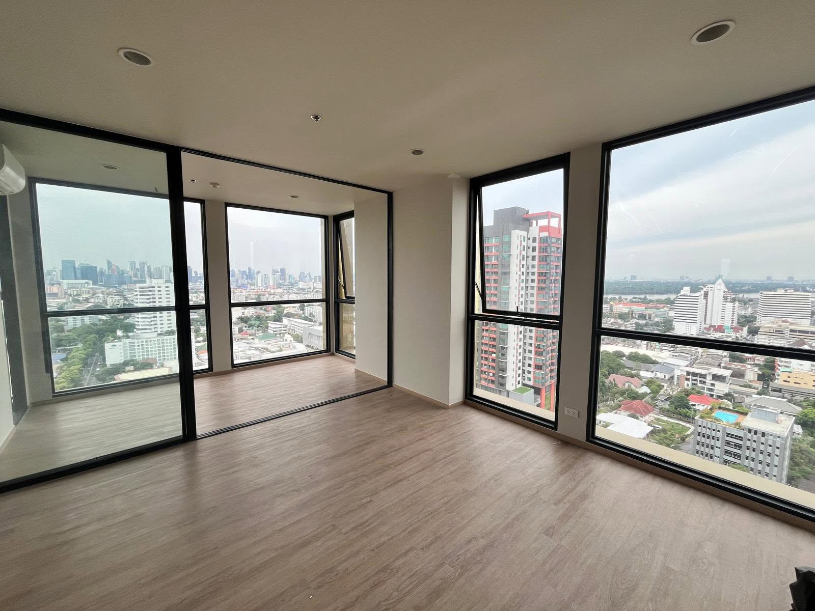 ST801/ขาย คอนโดหรูระดับ Ultra Luxury: The Issara Sathorn (ดิ อิสสระ สาทร) ชั้น 25 ยูนิต 90 ตร.ม. 2 ห้องนอน วิวพาโนรามาสวนลุมพินีและโค้งน้ำบางกระเจ้า – รูปที่ 4